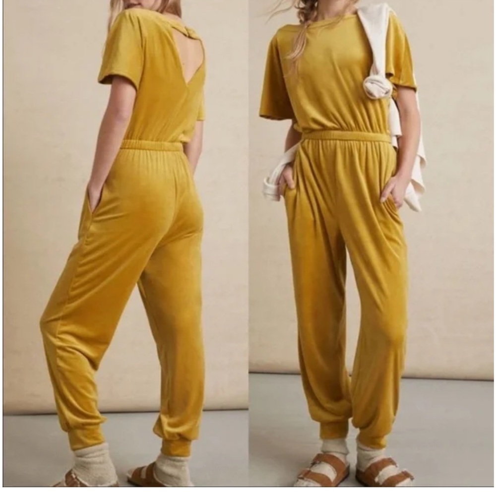 Anthropologie Saturday Sunday
Linda Velvet Jumpsuit Size L.